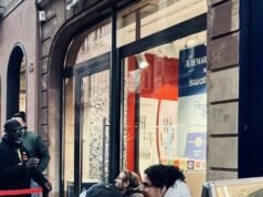 Strasbourg. Họ sẽ qua đêm trên ghế cắm trại… để xem đồng hồ