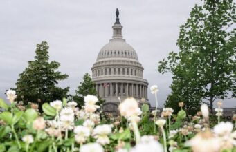 Thẩm phán Mỹ tạm thời chặn quỹ ‘chống vũ khí’ trị giá 1,8 tỷ USD của Trump