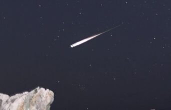 Thiên thạch lao về phía Trái đất phát nổ với tốc độ 120.000 km/h, vang khắp khu vực