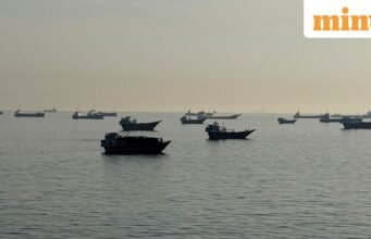 Thỏa thuận hòa bình Mỹ-Iran TRỰC TIẾP: Giá dầu giảm và đồng đô la giảm giá khi Washington tiến gần hơn đến thỏa thuận với Tehran