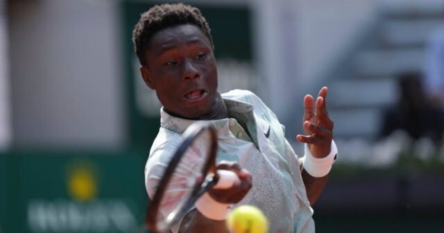 Trực tiếp Roland Garros. Kouame bị loại, Parry một mình