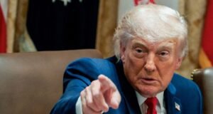 Trump trả lại dự thảo thỏa thuận Iran với những thay đổi, nhấn mạnh ngôn ngữ cứng rắn hơn xung quanh Hormuz, chương trình hạt nhân: báo cáo