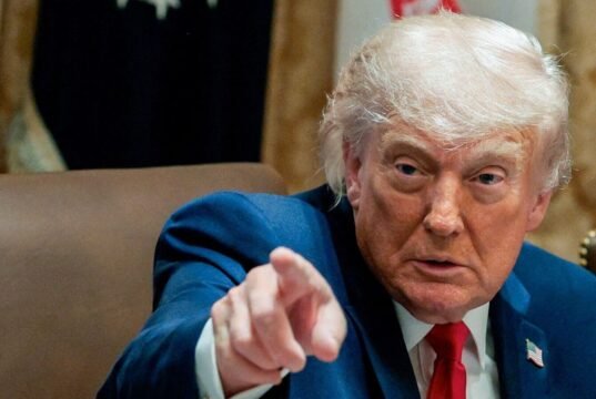 Trump trả lại dự thảo thỏa thuận Iran với những thay đổi, nhấn mạnh ngôn ngữ cứng rắn hơn xung quanh Hormuz, chương trình hạt nhân: báo cáo