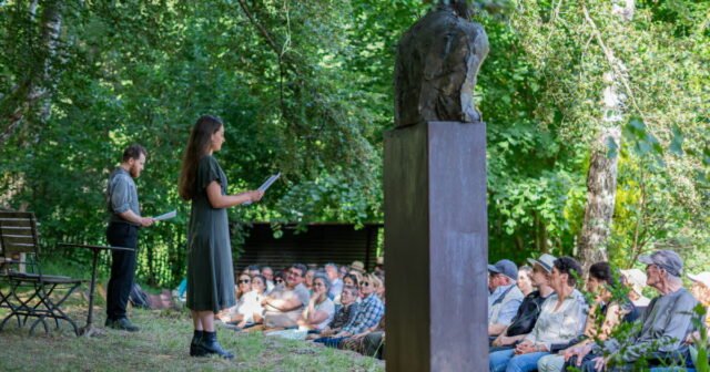 Windstein. Tại Guensthal, Nhà hát Forest đoàn kết các tín