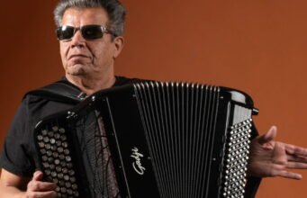 đúng hơn là một buổi chiều Creole, một buổi tối nhạc jazz gypsy hay một buổi tối Quebec?