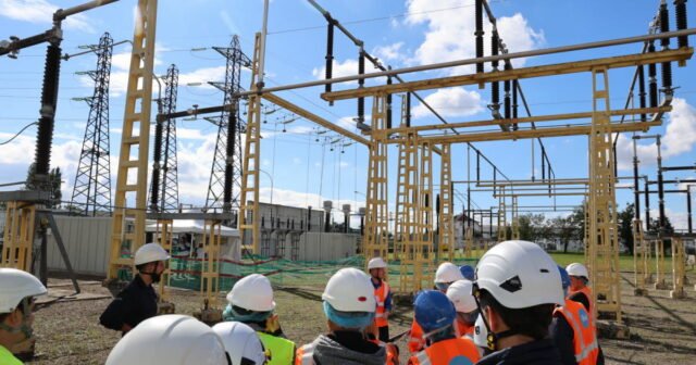 ổn định về tiêu dùng, tăng trưởng về sản xuất