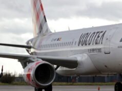 vài ngày trước chuyến bay đến Strasbourg, Volotea yêu cầu anh trả thêm tiền do giá nhiên liệu tăng cao