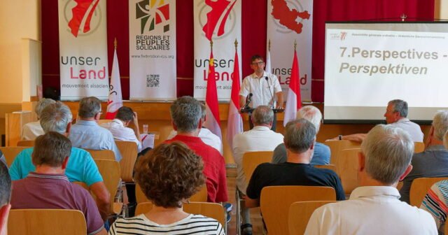 Thoát khỏi Grand Est. Tại Alsace, Unser Land tuyên bố