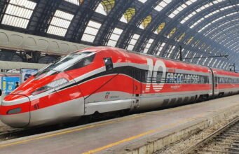 Gần 16 giờ đi từ Lyon tới Paris, 841 hành khách đã qua đêm trên tàu mà không có ánh sáng, nước hay điện.