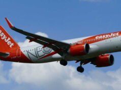 EasyJet nhảy vào thị trường chứng khoán sau lời đề nghị tiếp quản từ quỹ Castlelake của Mỹ