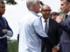 Macron tưởng nhớ Deschamps trước khi ông ra đi