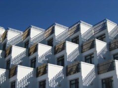 Bị đuổi khỏi nơi ở để cải tạo, người thuê nhà này tìm thấy căn hộ trên Booking
