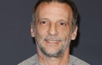 Khác xa với ánh hào quang, Mathieu Kassovitz mở cánh cửa nơi ẩn náu tinh tế của mình gần Bois de Vincennes