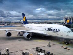 Mũi máy bay Lufthansa bất ngờ rơi xuống, nhiều nhân viên sân bay Frankfurt bị thương