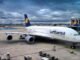 Mũi máy bay Lufthansa bất ngờ rơi xuống, nhiều nhân viên sân bay Frankfurt bị thương