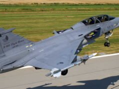 Sau khi loại bỏ Rafale, Brazil đặt mua thêm 20 máy bay chiến đấu Gripen từ Thụy Điển, sau khi 36 chiếc máy bay này đã thuộc quyền sở hữu của họ