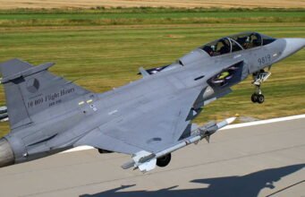 Sau khi loại bỏ Rafale, Brazil đặt mua thêm 20 máy bay chiến đấu Gripen từ Thụy Điển, sau khi 36 chiếc máy bay này đã thuộc quyền sở hữu của họ