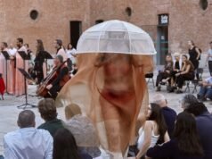 Gian hàng khiêu vũ La Ribot – Sceneweb