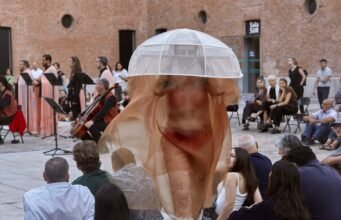 Gian hàng khiêu vũ La Ribot – Sceneweb