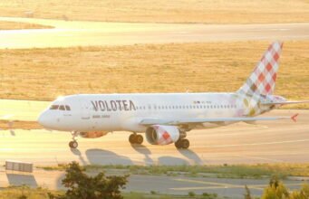 Gần 90 hành khách trên chuyến bay Volotea hạ cánh ở Pháp trễ 30 giờ