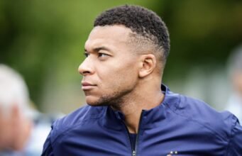 “Anh ấy hơi lạc lõng”: Emmanuel Petit rất thành thật về Kylian Mbappé