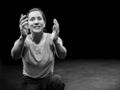 Andrea Bescond, bị bắt và sau đó được thả, tố cáo việc “giam giữ tùy tiện”