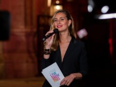 World Cup 2026: Marie Portolano đập tay vào khu vực dành cho nữ, “bạn phải cho chúng tôi biết nếu chúng tôi làm phiền”