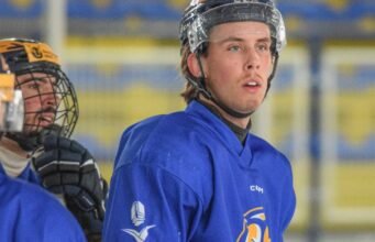 Khúc côn cầu trên băng – Division 1. Bjorn Robinson, tiền đạo người Canada tăng cường sức tấn công cho Epinal Wildcats