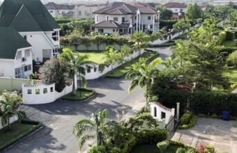Những người giàu có và quyền lực ở Ghana đang xây dựng các thành phố tư nhân và bỏ lại nhà nước phía sau.