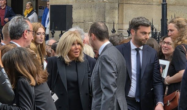 Brigitte Macron tại tang lễ của Bernadette Chirac vào thứ Sáu tuần này ở Paris. Ảnh EBRA/Christine Beranger