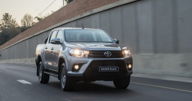 Nỗi nhớ ô tô. Toyota Hilux được đánh giá là