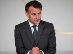 Emmanuel Macron đã nói chuyện với cha mẹ của cô gái