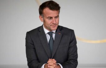 Emmanuel Macron đã nói chuyện với cha mẹ của cô gái