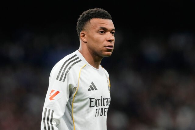 Kylian Mbappé, cú sốc lớn: “Không thể ra khỏi giường