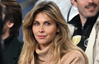 Ophélie Meunier tiết lộ nhà hàng Ý yêu thích của cô ở Paris và niềm đam mê không ngừng của cô với Tháp Eiffel