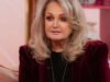 Âm nhạc. Bonnie Tyler, ca sĩ ngôi sao của thập niên 1980, đã thoát khỏi tình trạng hôn mê nhưng tình trạng của cô vẫn nghiêm trọng