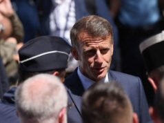 có lẽ sẽ cần thêm nguồn lực “ở đó hoặc ở đó”, Emmanuel Macron tuyên bố