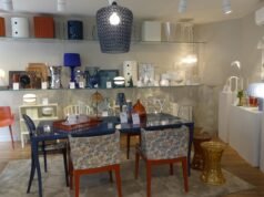 (Trong cửa sổ) Thương hiệu thiết kế Kartell đã thành lập tại trung tâm thành phố Tours