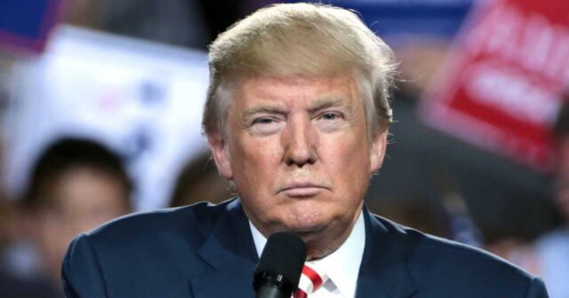“Versailles không dát vàng, nặng nề”, Tổng thống Trump nhận