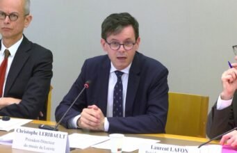 Giám đốc mới Christophe Leribault cảnh báo: “Bảo tàng Louvre đang cạn kiệt sức lực, chúng ta đang phải đối mặt với bức tường đầu tư”.