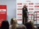 Phóng viên Éric Barbier cảnh báo: “AI đang chà đạp lên các nguyên tắc cơ bản của nghề báo chí”