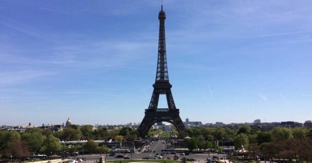 Trụ sở cảnh sát cho phép máy bay của Paris
