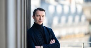 “Đoàn không đủ lớn để đáp ứng mọi hoạt động của Comédie-Française”