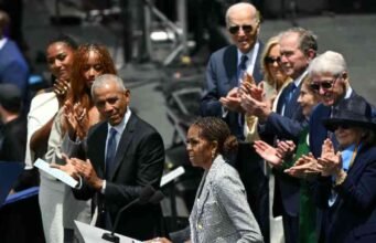 Cựu tổng thống, ngôi sao nhưng không có Trump đến thăm Trung tâm Obama