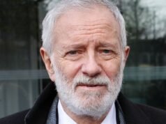 Francis Huster: ngôi sao truyền hình và sân khấu sống cùng tòa nhà với con gái ông và căn hộ của ông không điển hình
