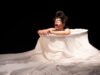 Với Maly Chhum, một chú hề giao hàng trong “Beaux Draps”
