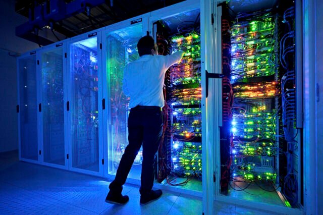 Amazon (AWS) và Microsoft Azure đang lọt vào tầm ngắm