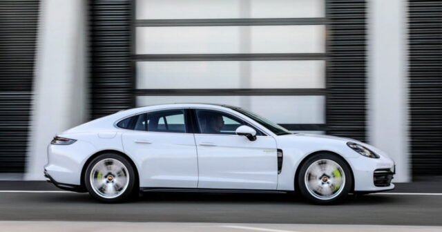 Anh ta làm giả một vụ tai nạn của Porsche