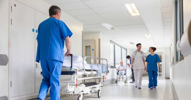 Y tá: 60.000 vị trí trống và 821.000 tuyển dụng