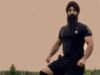 Cuối cùng, một người Sikh ở trung tâm